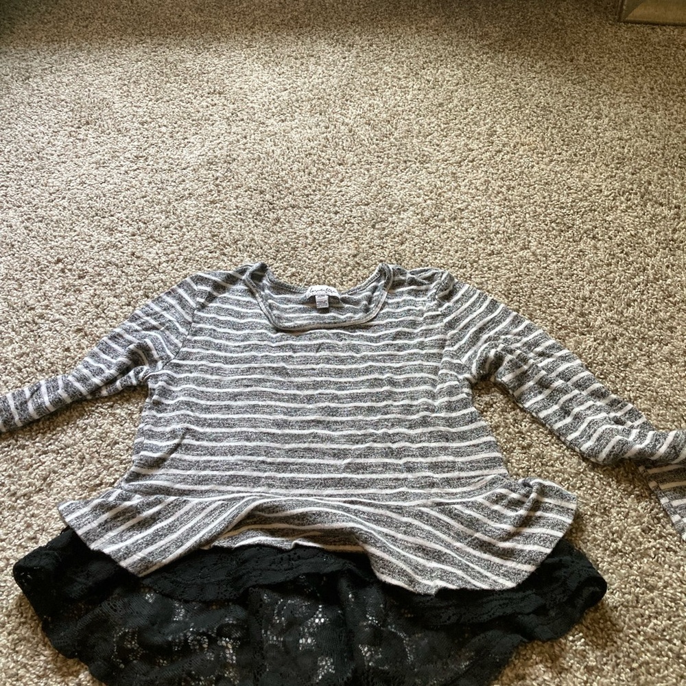 Grey longsleeve shirt